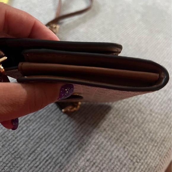 Beautiful small but Mighty MK purse - Picture 10 of 10